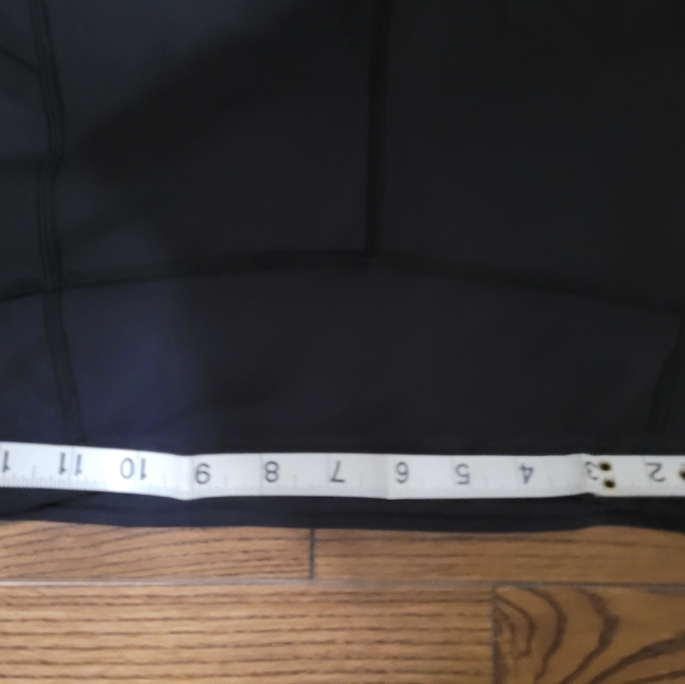 Lululemon Leggings, rouched legs, practically new,worn 2-3 times exc. condition. - Picture 4 of 11